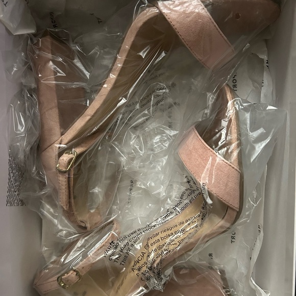 Report Block Heels - Picture 6 of 9